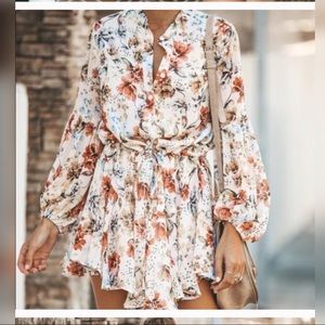 NWOT! Vici Vienne Floral Balloon Sleeve Dress